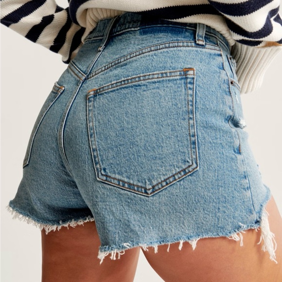 Abercrombie & Fitch Women’s High Rise Mom Short | Denim | NWT - Picture 4 of 5